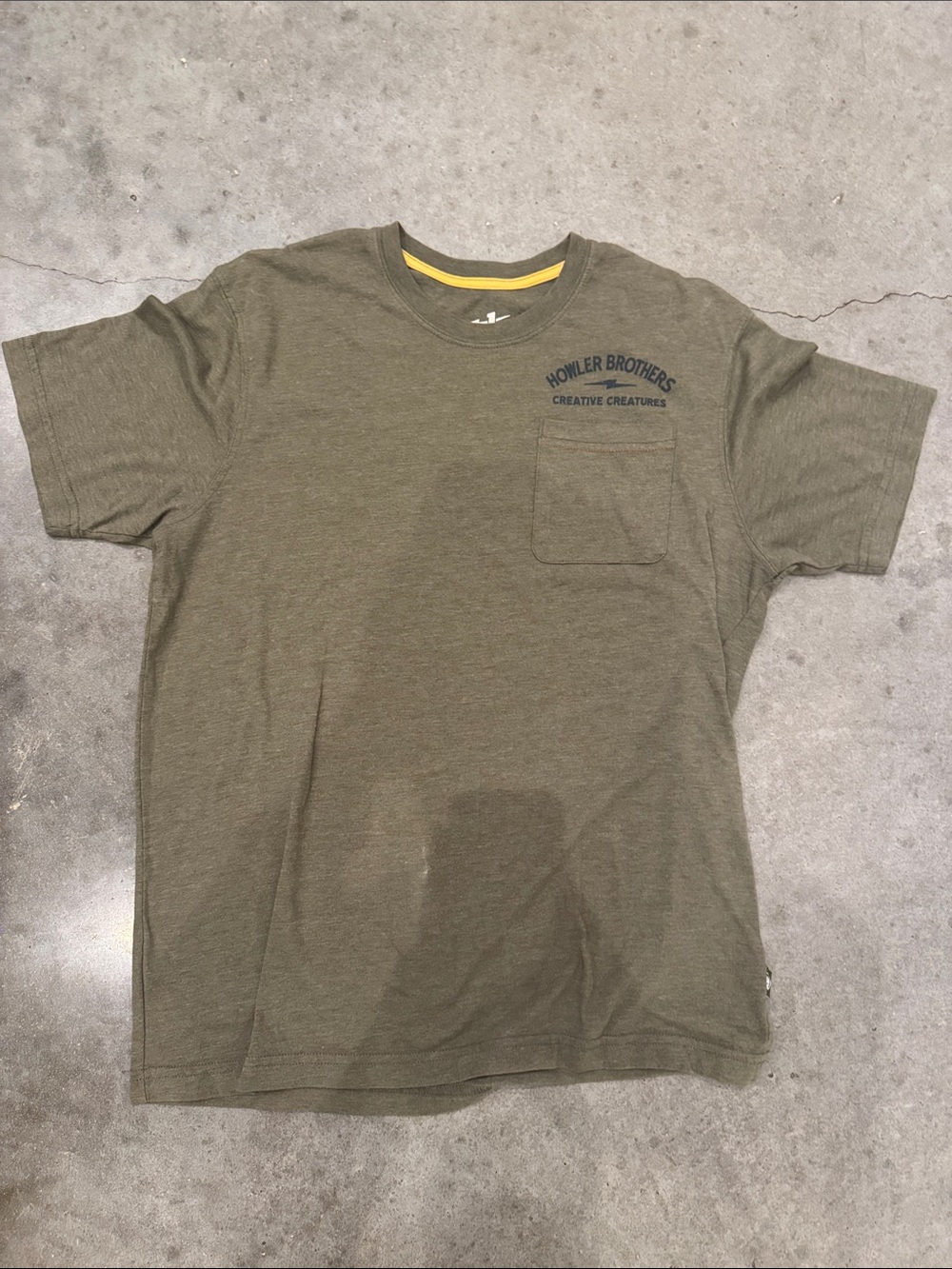 Howler Brothers Creative Creatures Trout Pocket Tee Men’s Medium Olive Heather